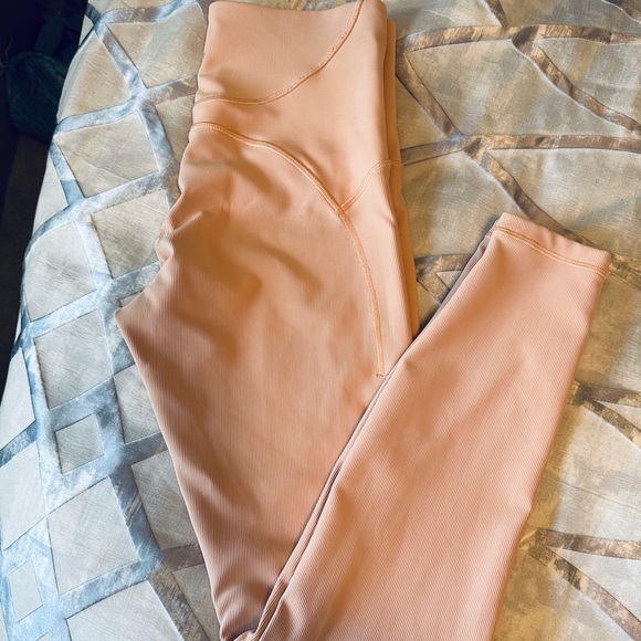 |LuLuLemon| 🍑 Ribbed Leggings - Picture 1 of 4